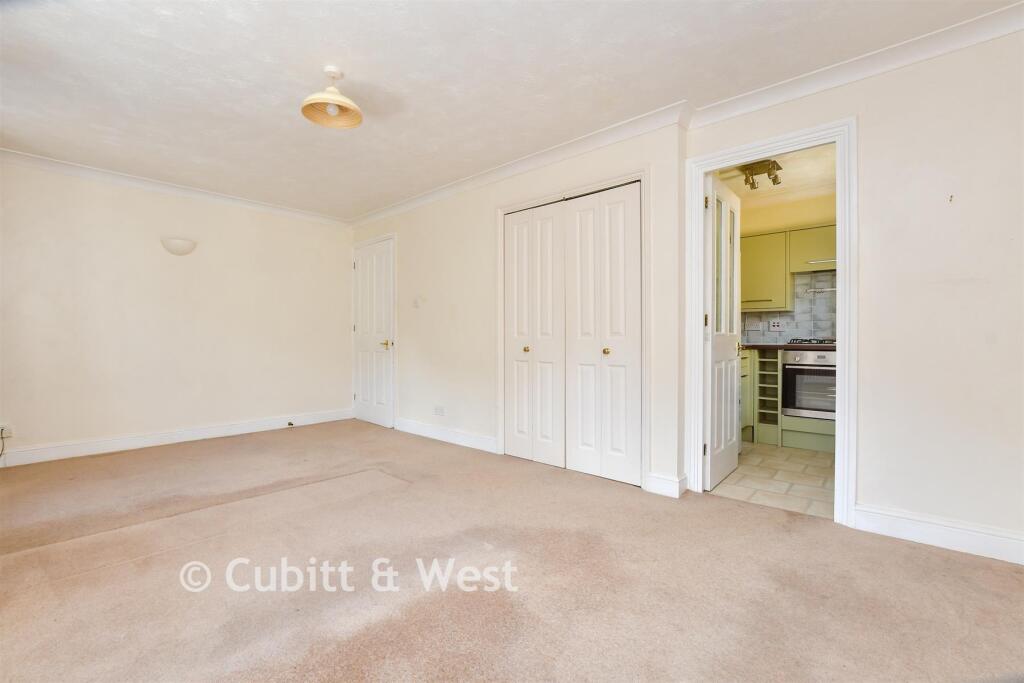 Apartment in Sutton - More