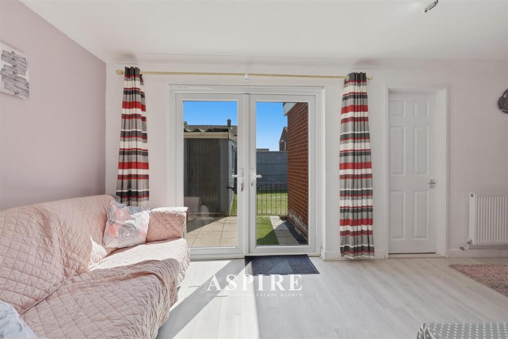 Overton Road, Benfleet photo 3
