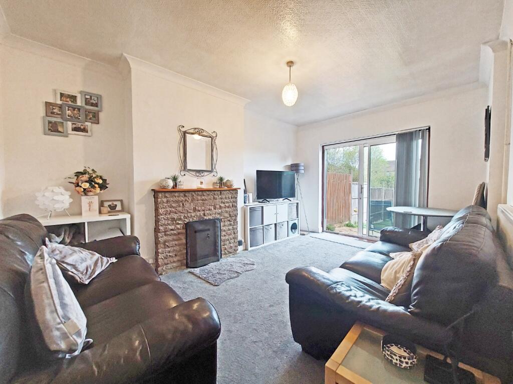 Ravenswood Crescent, Rayners lane, Harrow photo 4