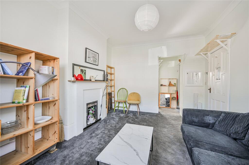 Apartment in London - More