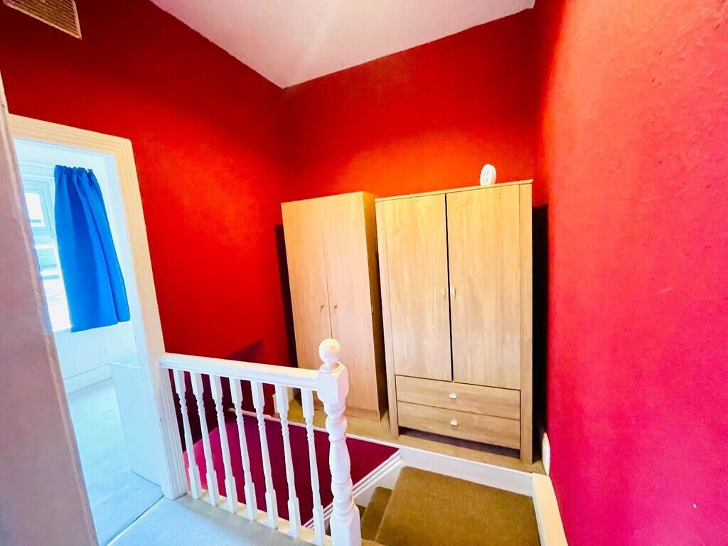 House in Kirklees, Quarmby - More
