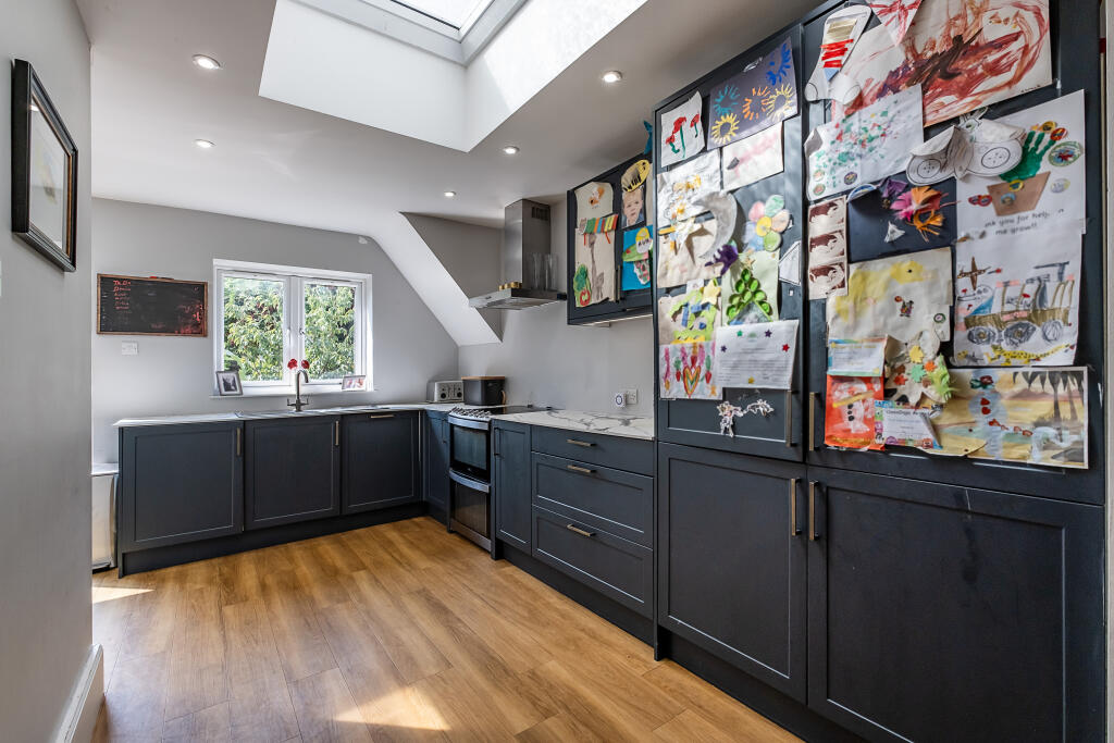 Apartment in London, Grove Park - View 4
