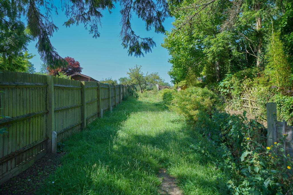 Mancroft Road, Aley Green, LU1 photo 4
