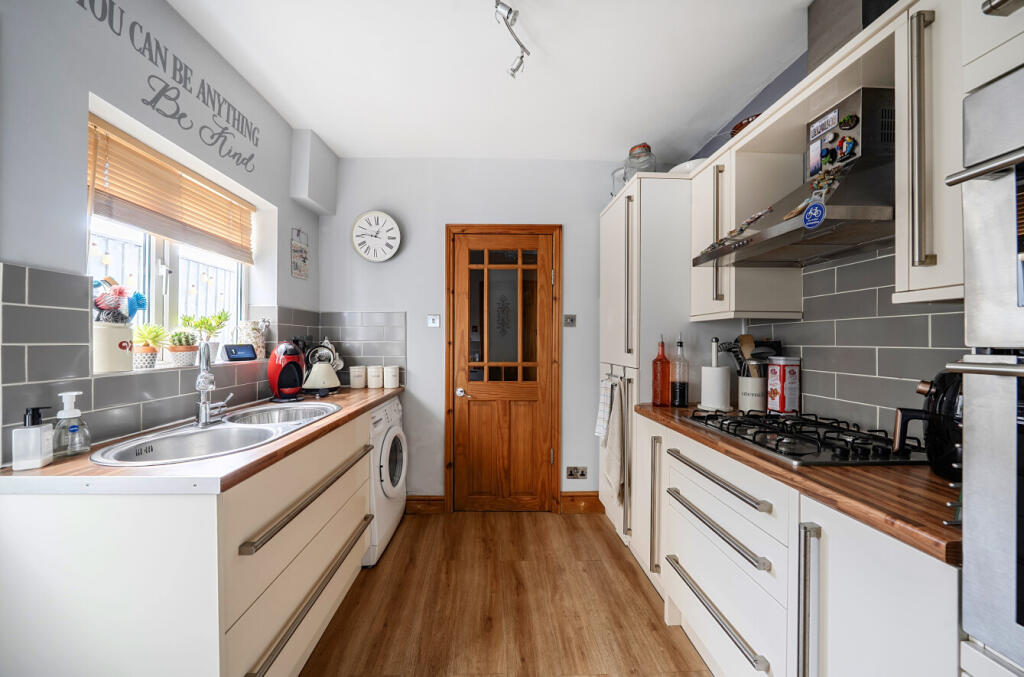 Bessemer Road West, Rodbourne Cheney, Swindon, SN2 photo 4