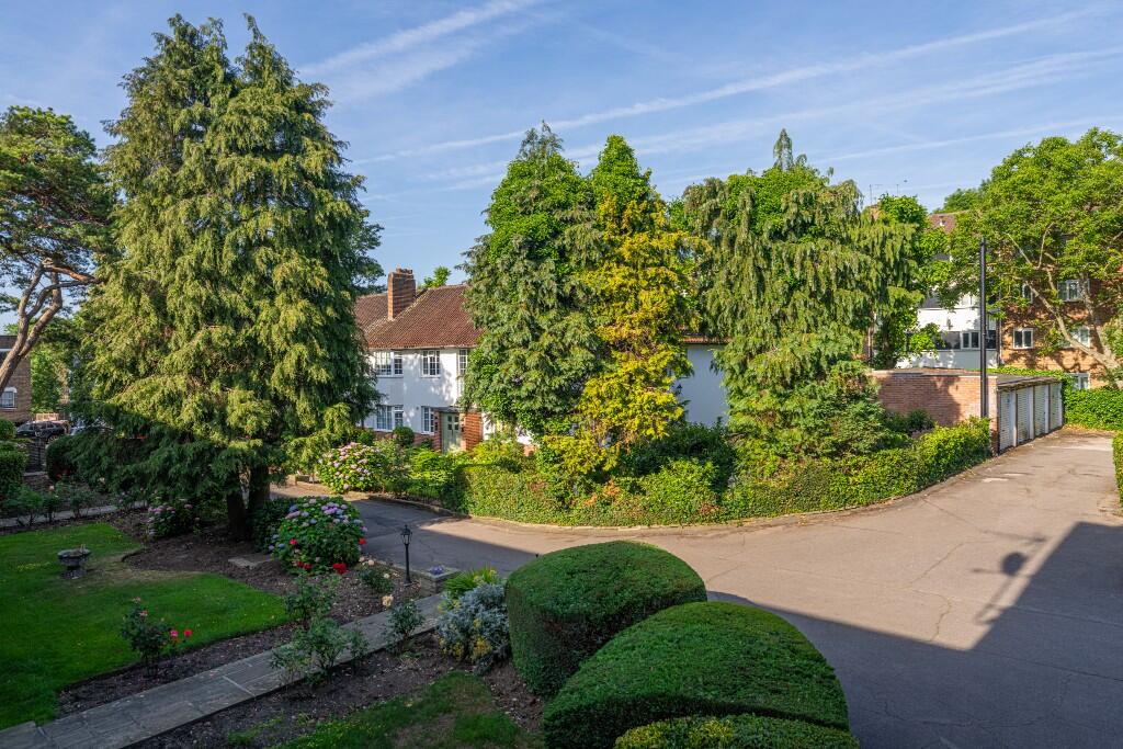 Main image of property: Okehampton Close, London, N12