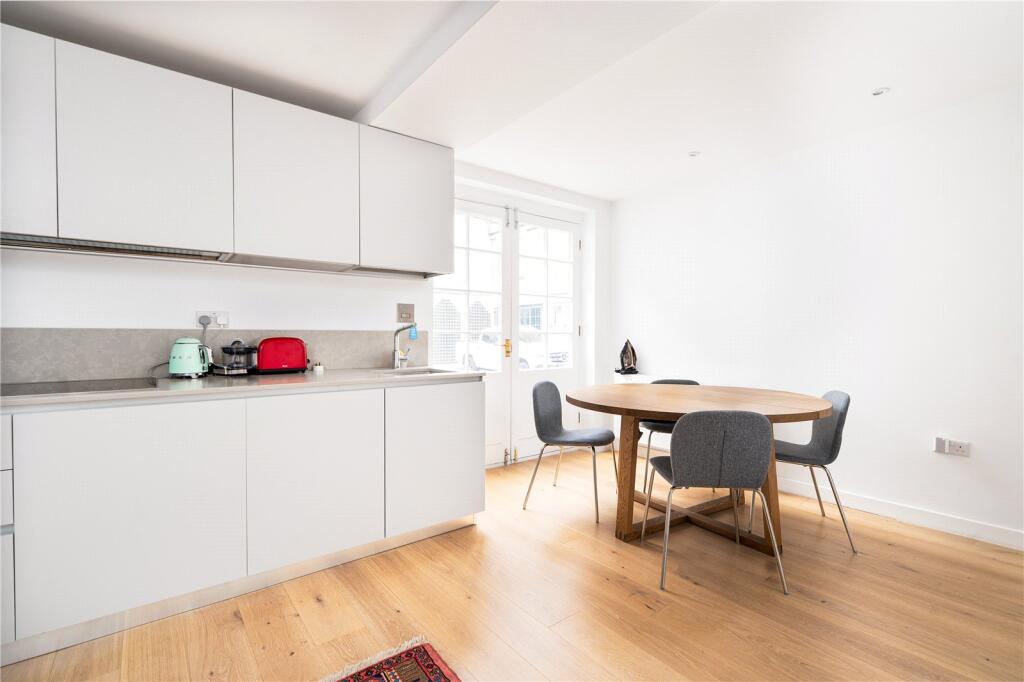 2 bedroom mews property for rent