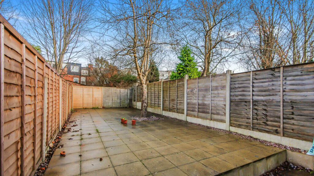 6 bedroom terraced house for rent