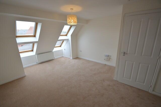 3 bedroom End Of Terrace House in Aldershot photo 4