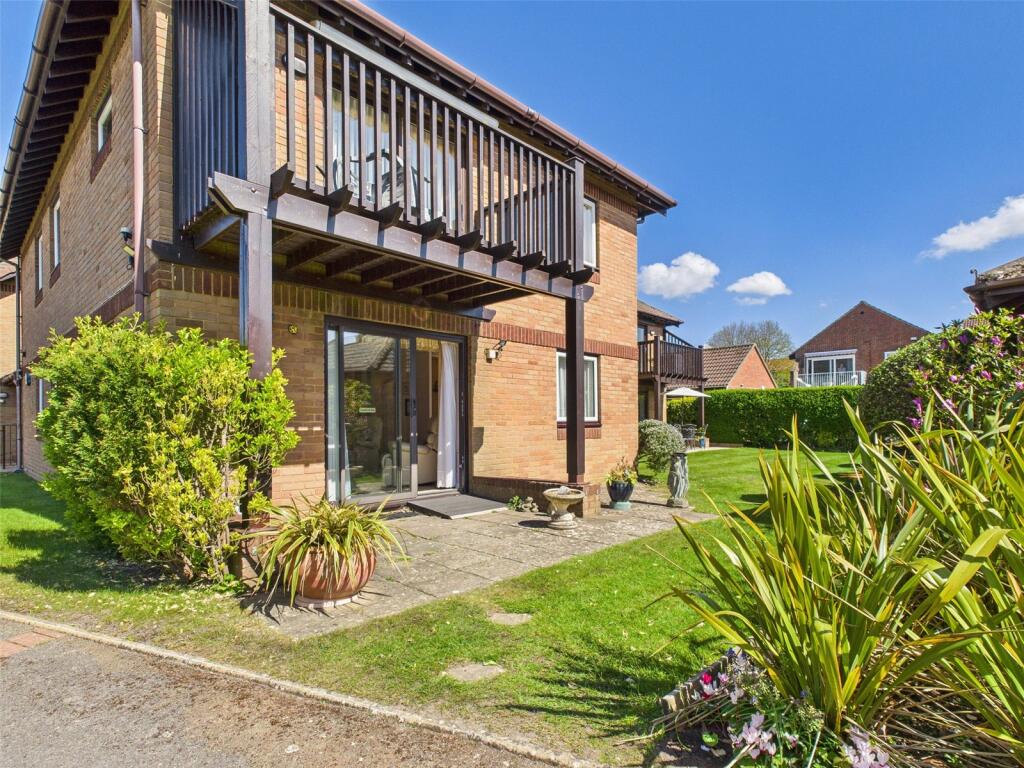 Apartment in Highcliffe-on-Sea, Highcliffe and Walkford - View 3