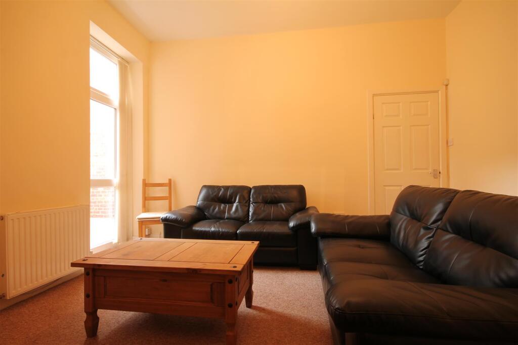 Apartment in Newcastle upon Tyne - View 3