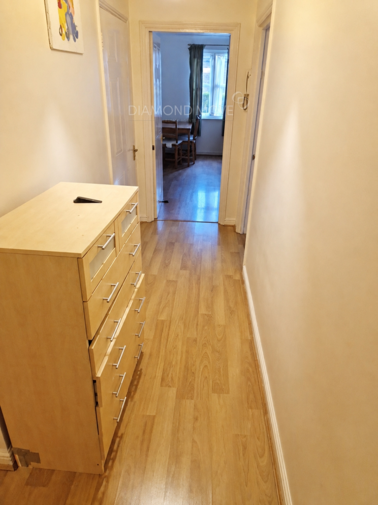 Apartment in London, Worton - View 5