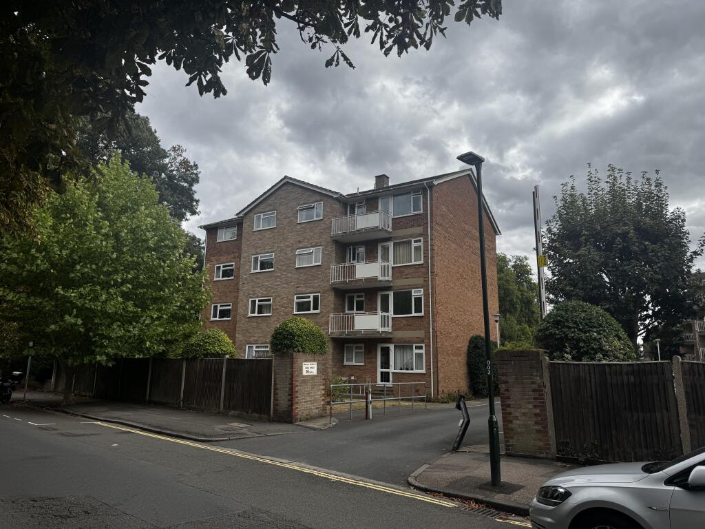 Main image of property: Elton Close, Hampton Wick, Kingston upon Thames KT1
