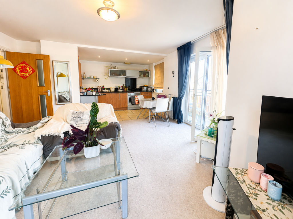 Apartment in Birmingham, Symphony Court, Ladywood - View 4