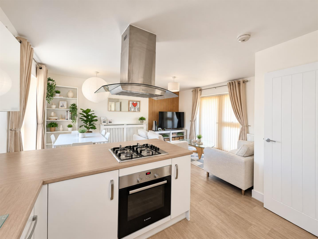 Apartment in Southampton, Harefield - View 4