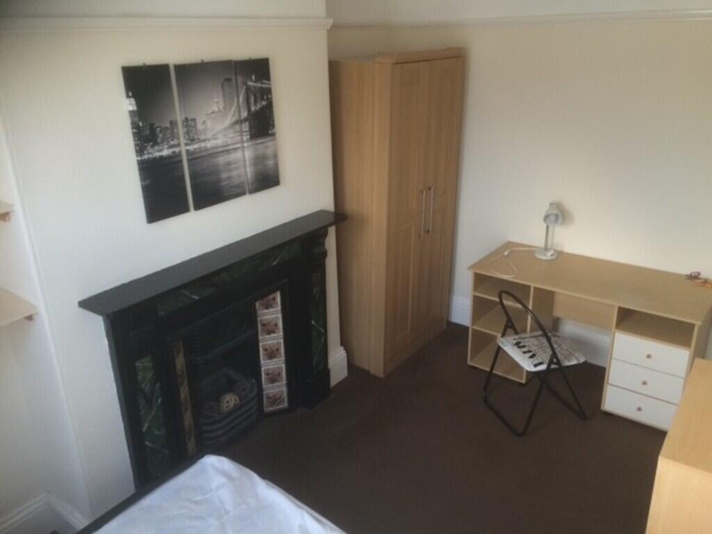 House in Plymouth, Mutley - More