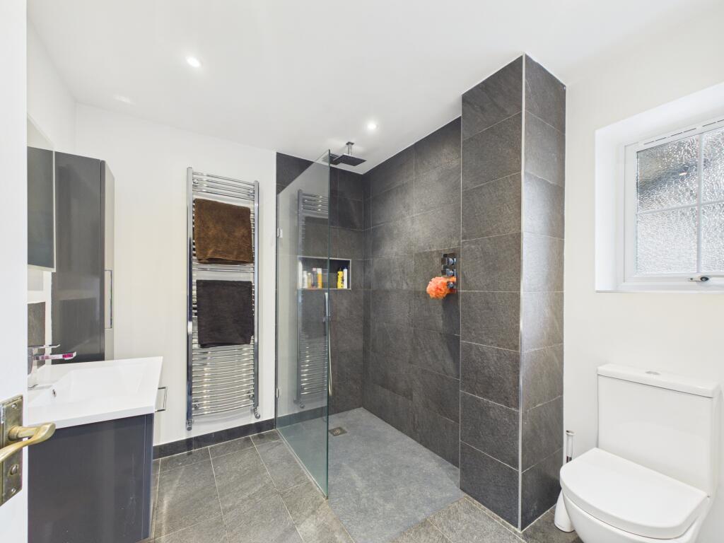 House in Redhill - View 5