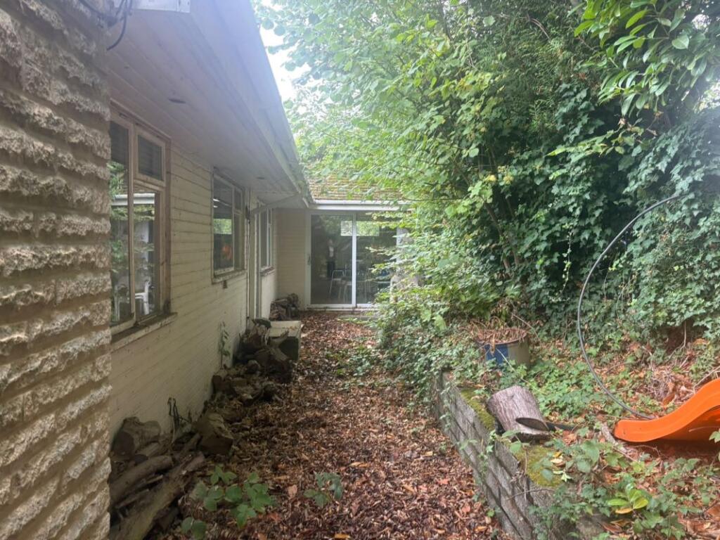 House in Esher, Claygate - View 5