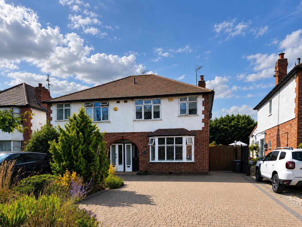 Main image of property: Birmingham Road, Warwick