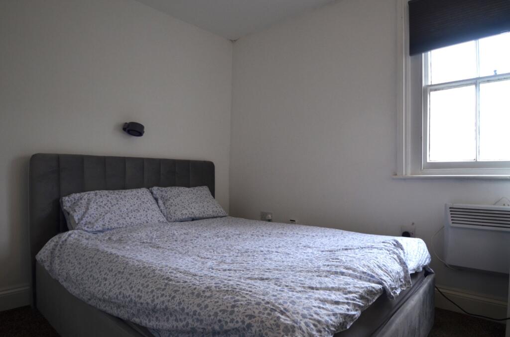Apartment in Cheltenham, Gloucestershire - View 5