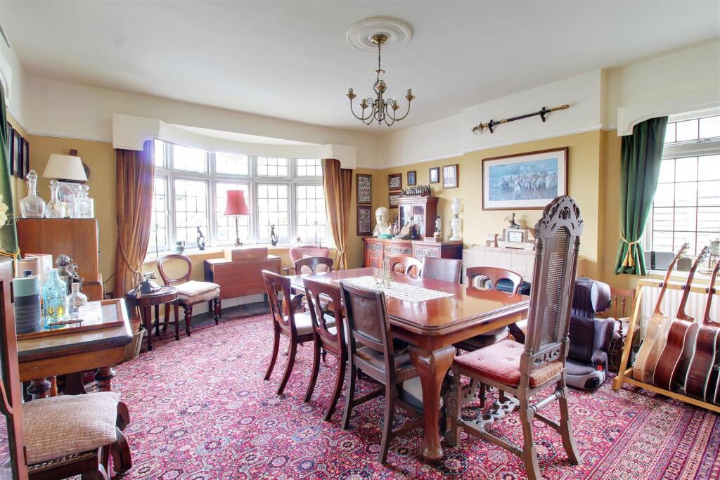 House in Potters Bar, The Royds - View 5