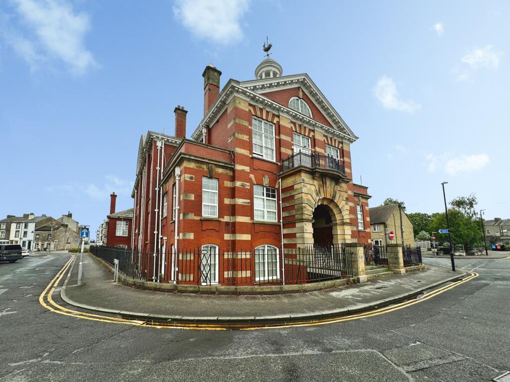 Main image of property: Cinnabar House, Poulton Road, LA4 5BW