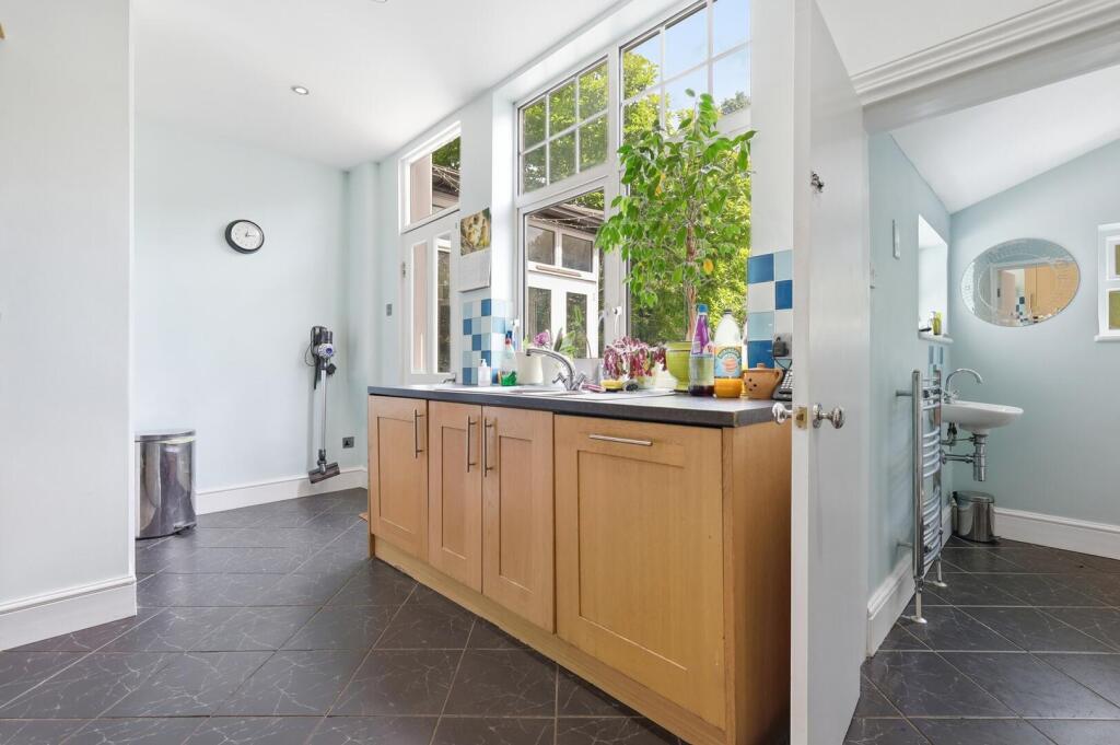 Wanstead Park Avenue, Aldersbrook - More