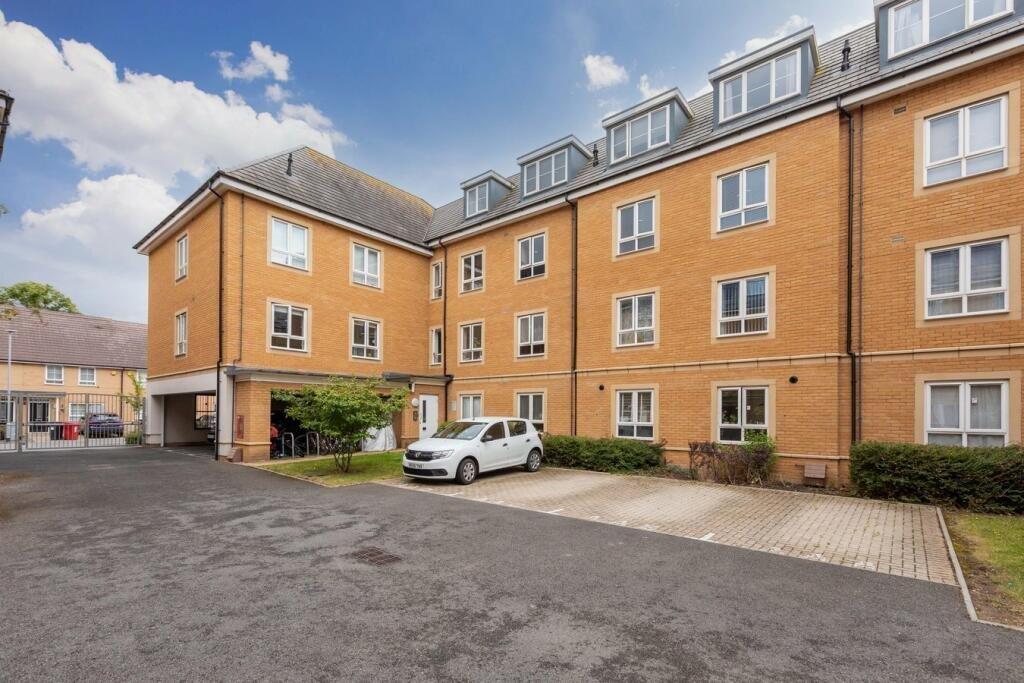 2-bed flat on Kenyon Way, Langley, Berkshire, SL3, £150,750