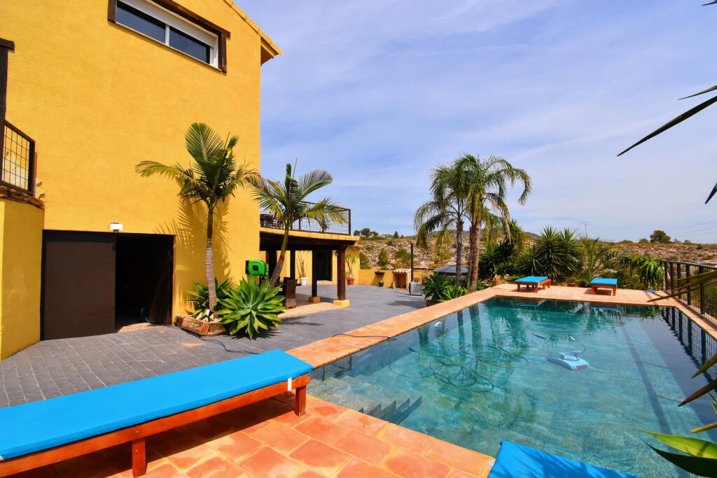 Main image of property: Valencia, Valencia, Llombai