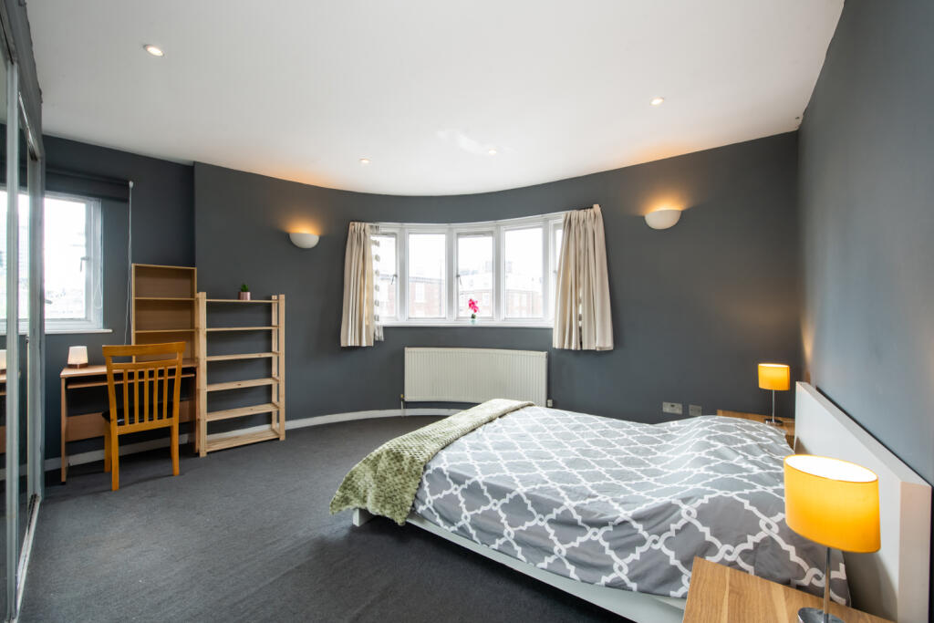 Main image of property: 512 KINGS ROAD, SW10 0LD