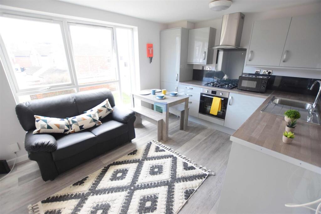 Main image of property: Brayford Court - Apt 17 - Student Apartment - 26/27