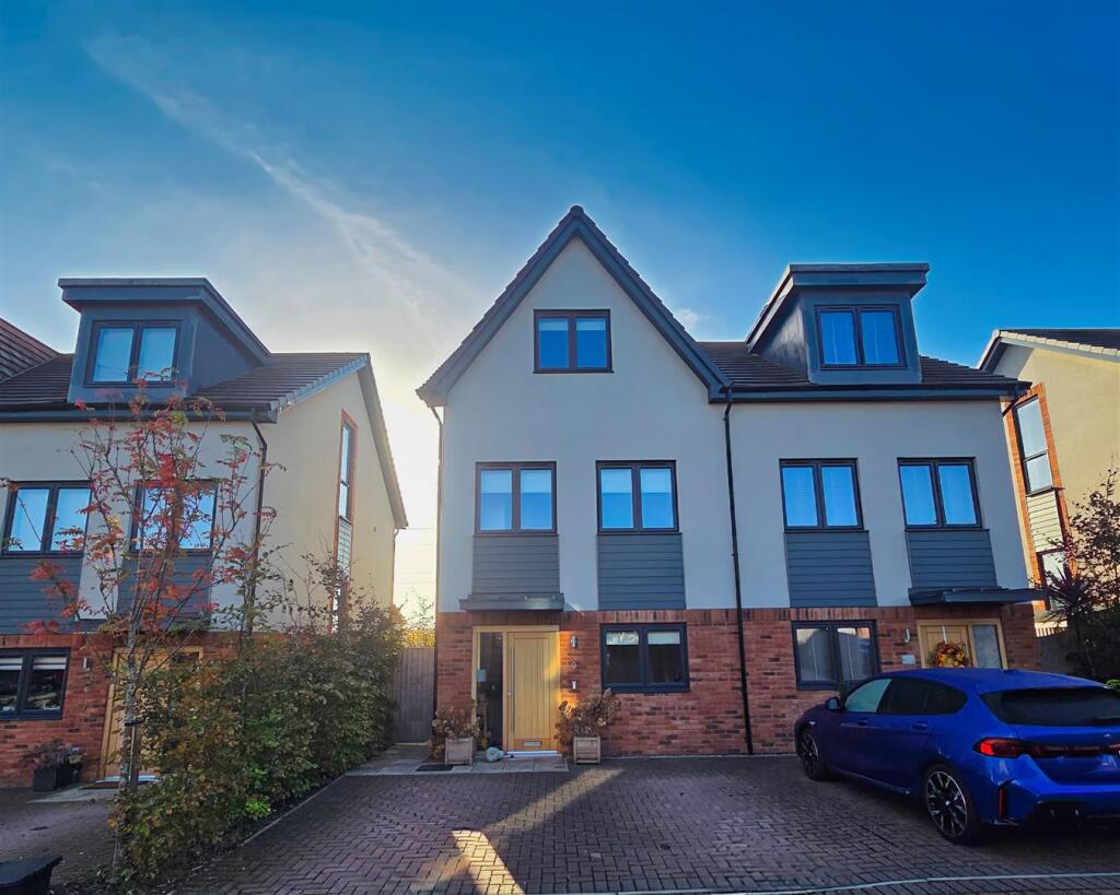 Main image of property: Poplar Grove, Edwinstowe, Mansfield