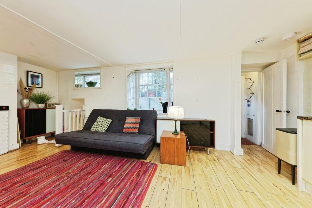 Apartment in Canterbury - View 5