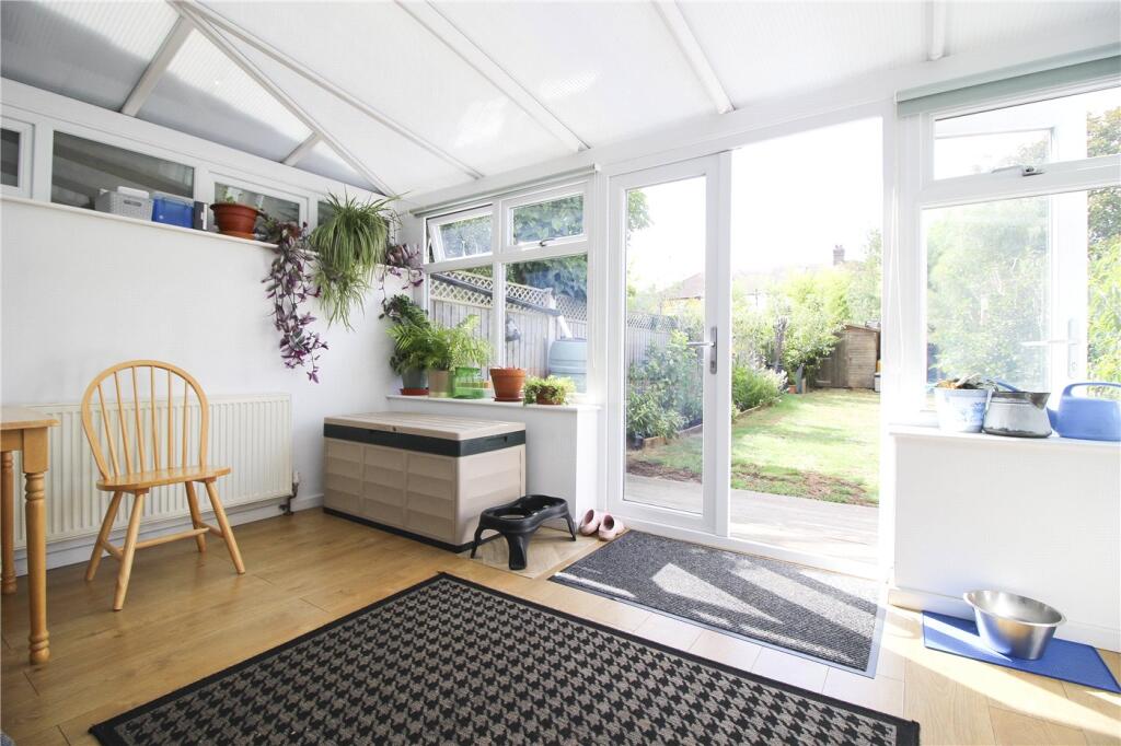 House in Southend-on-Sea, Leigh-on-Sea - More