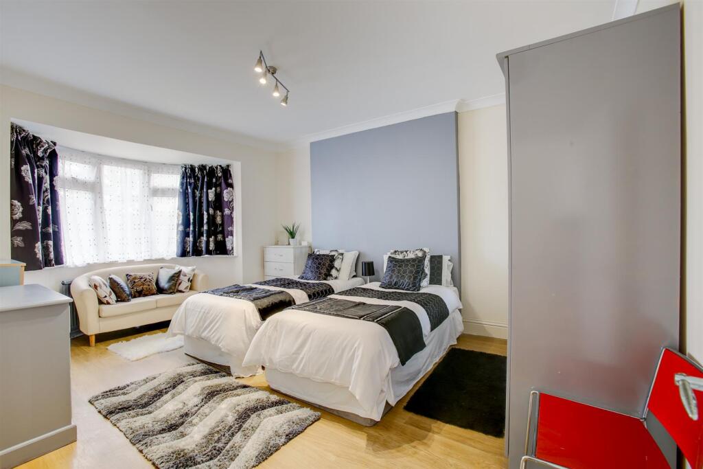 4 bedroom semi-detached house for rent