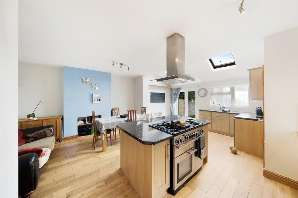 Addicott Road, Weston-Super-Mare - EXTENDED 1930'S SEMI photo 3