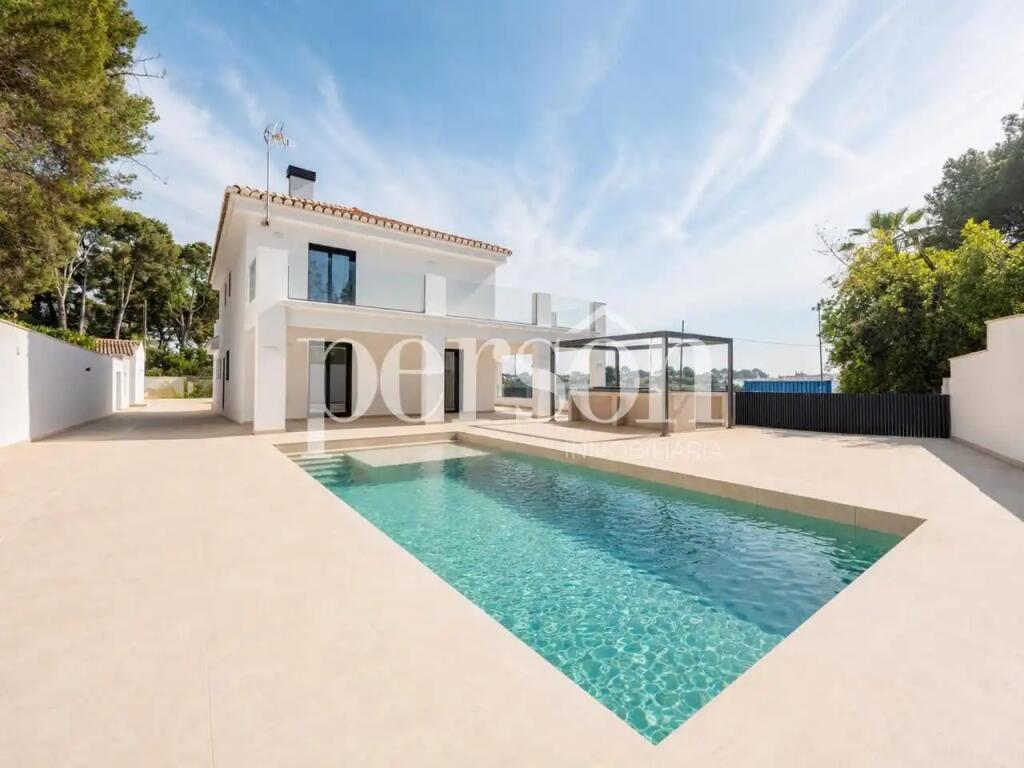 Main image of property: Valencia, Valencia, Godella