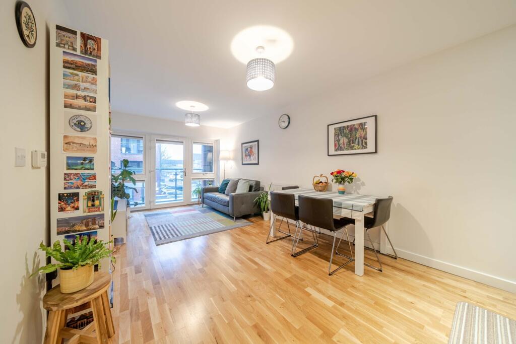 Arla Place, Ruislip photo 2