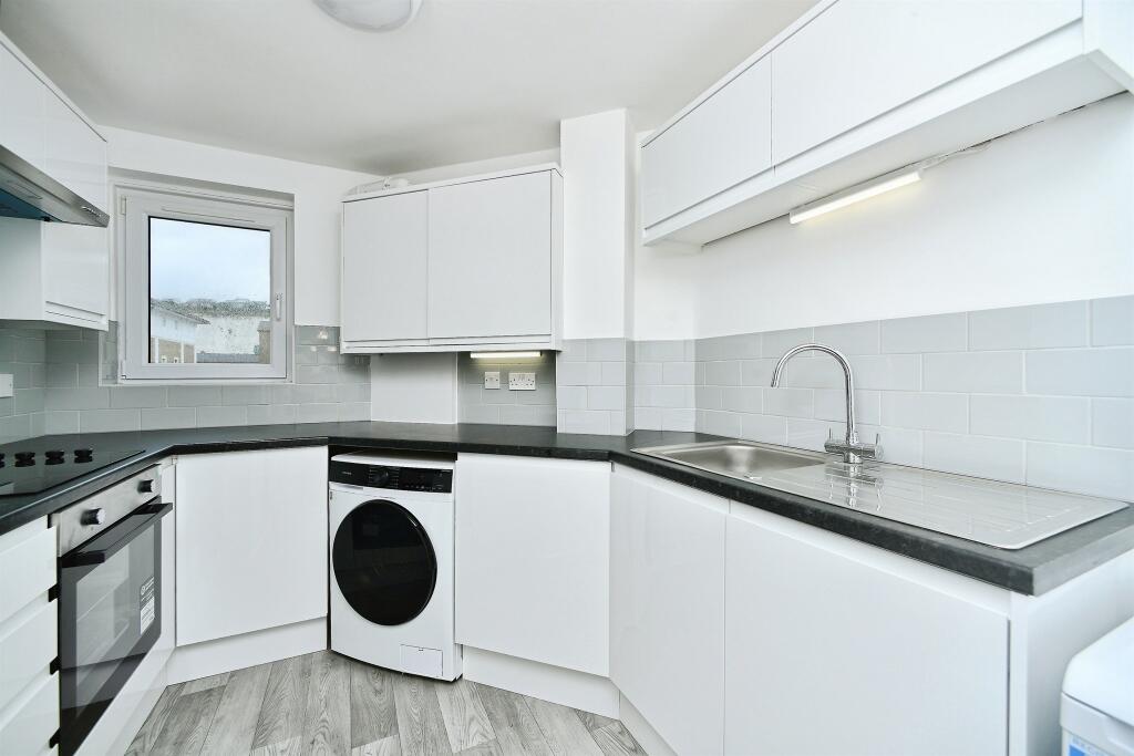 Apartment in Brighton - View 5