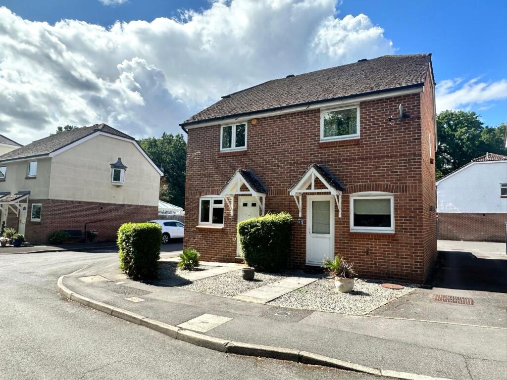 Main image of property: Oakwood Close, Midhurst, West Sussex, GU29