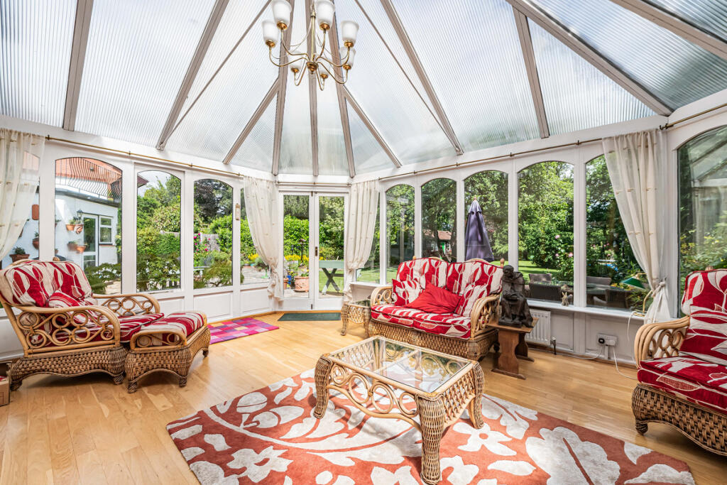House in Reigate and Banstead, Surrey - View 3