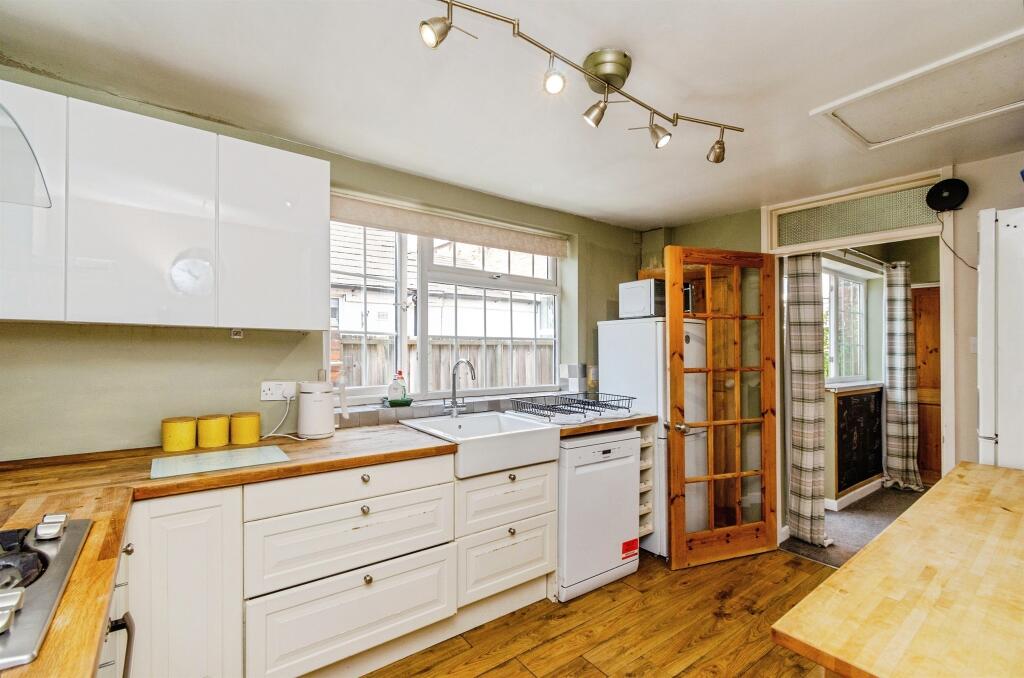 House in Sandwell, Wood Green - View 3