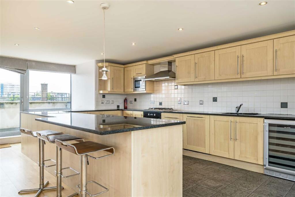 4 bedroom flat for rent