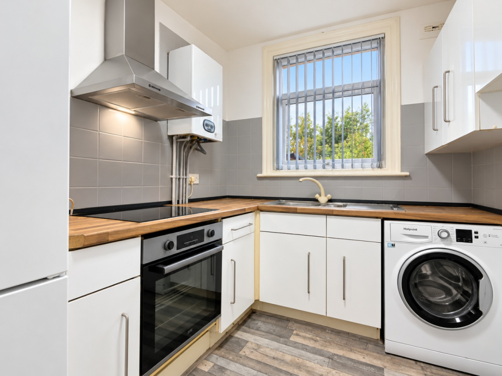 Apartment in Sefton, Liverpool City Region - View 3