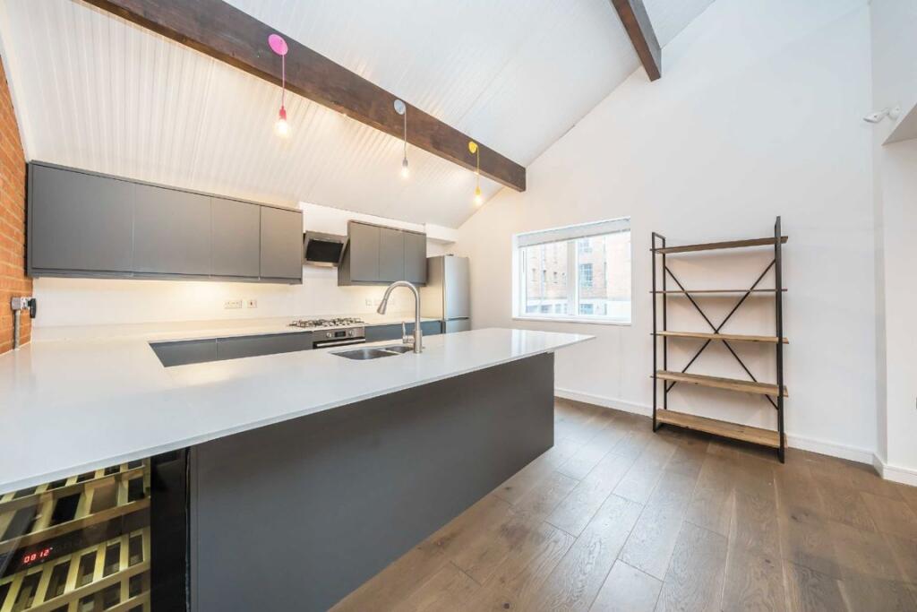 House in London - View 3