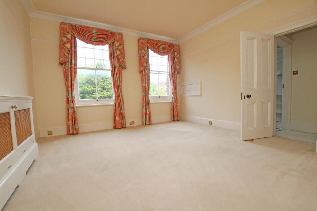 Apartment in Eastbourne, East Sussex - View 3