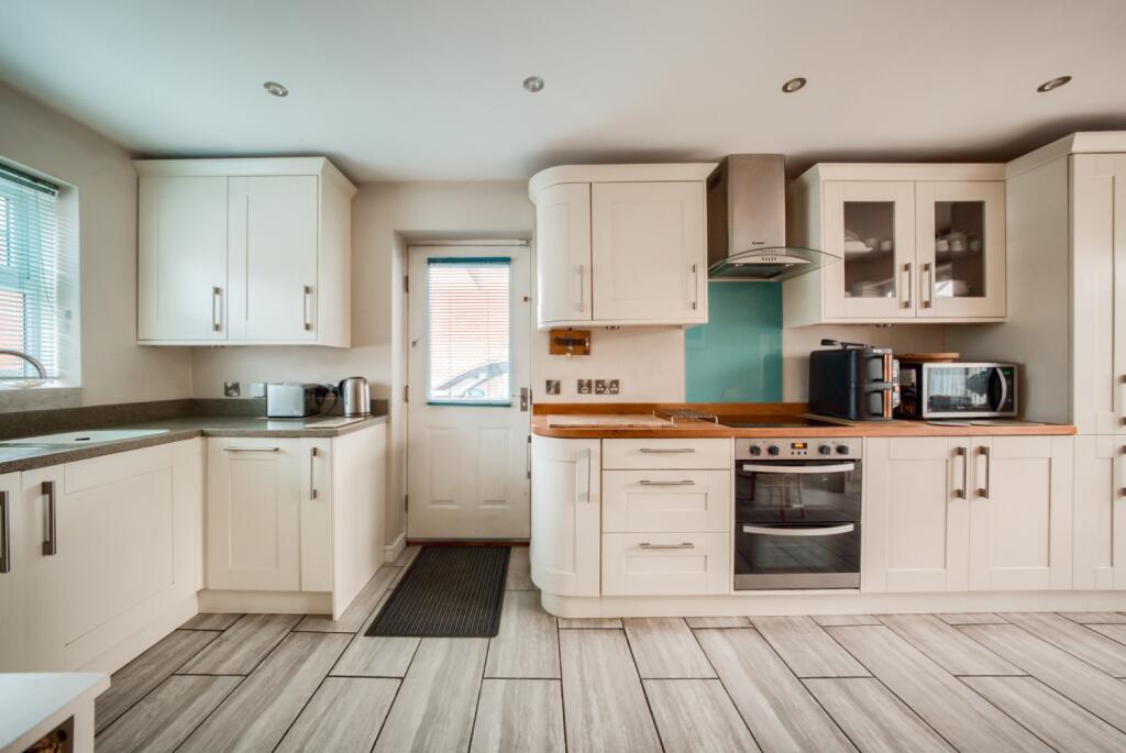 Ebsdorf Close, Bidford-on-Avon, B50 photo 4