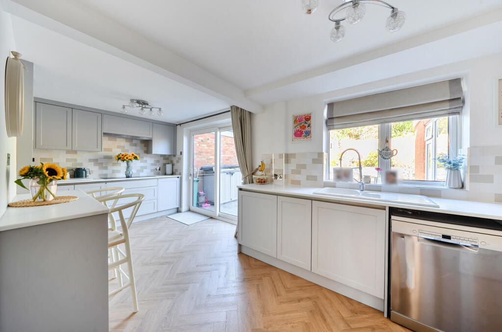 House in Luton - View 4