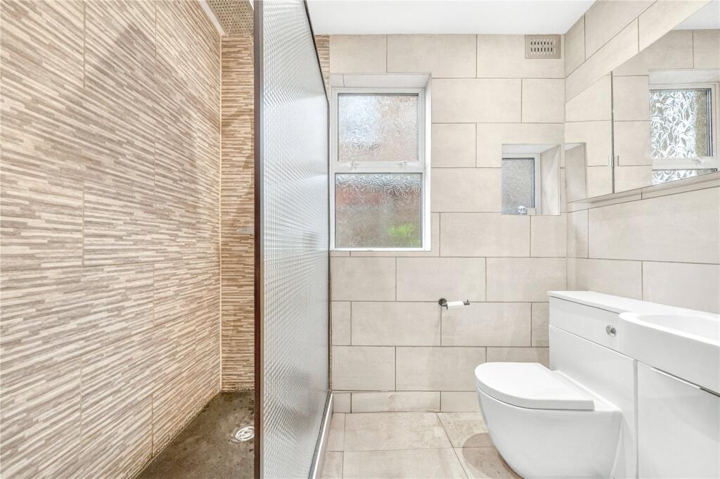 Apartment in London, Leyton - More