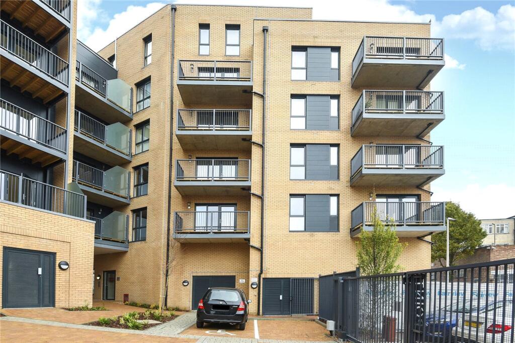 Apartment in Ilford - View 4
