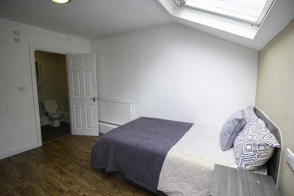 Main image of property: Apt 4, St John's Terrace #700654
